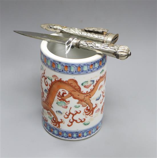 A Chinese porcelain dragon-decorated brush pot and a small gilt and white metal knife with sheath (2)